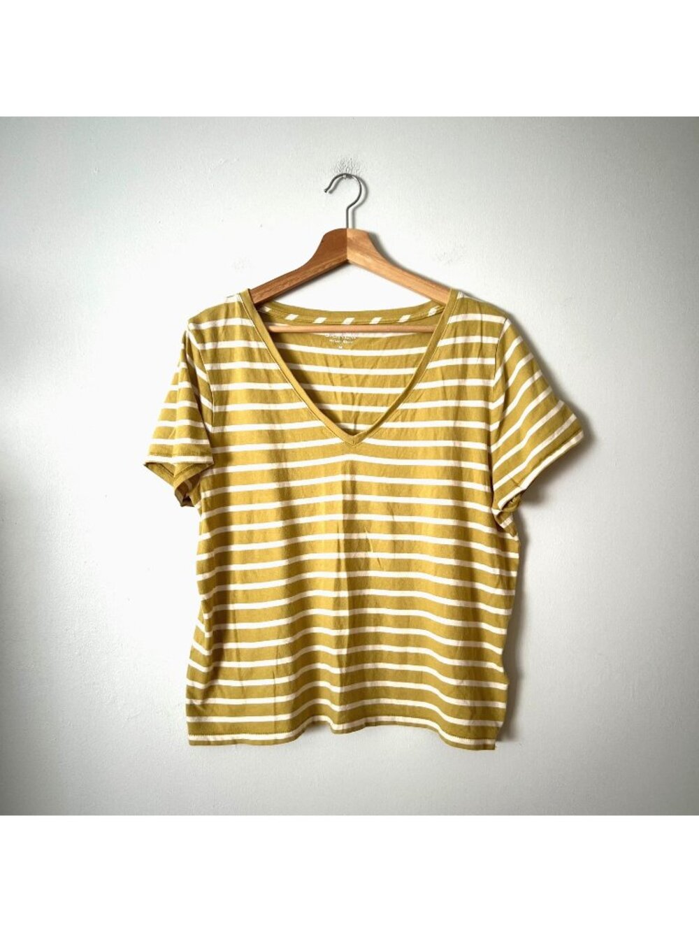 J. Crew Vintage Jersey Gold Striped V-Neck T-Shirt Women's Size Medium